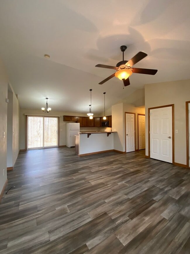 Building Photo - 3 Bedroom Home in Jimtown Schools!