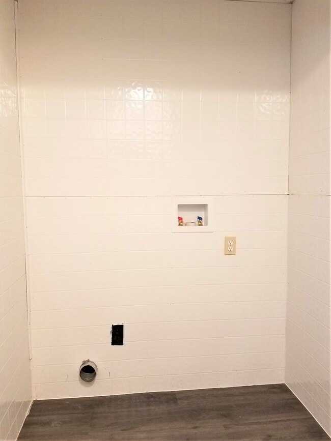 Building Photo - Beautiful 2 Bed Home in Fleetwood!