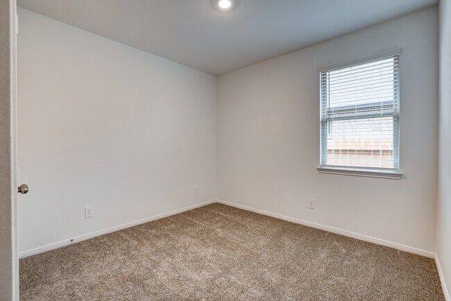 Building Photo - 1225 Antelope Passing Dr