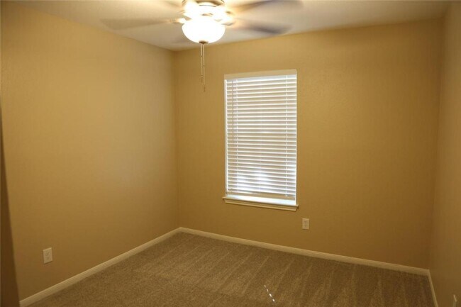 Building Photo - 12030 Hedgegate Dr
