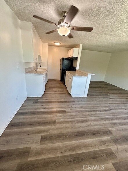 Building Photo - 685 E Vista Chino