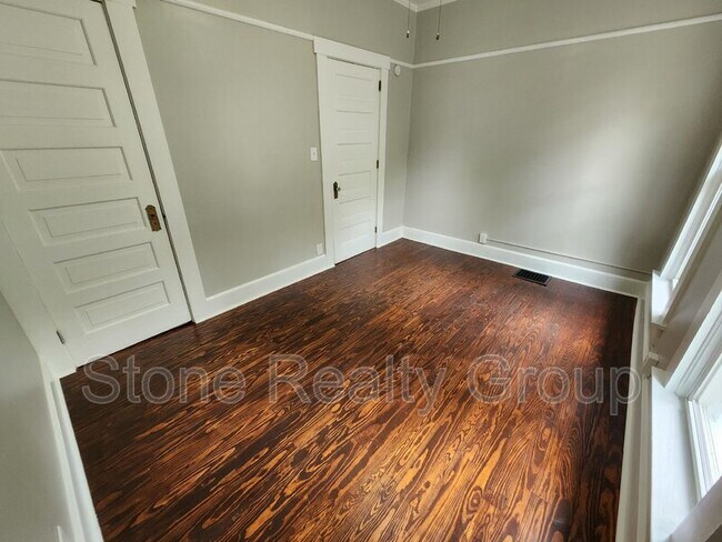 Building Photo - 636 S 7th St