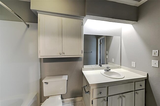 Building Photo - 436 Belmont Dr