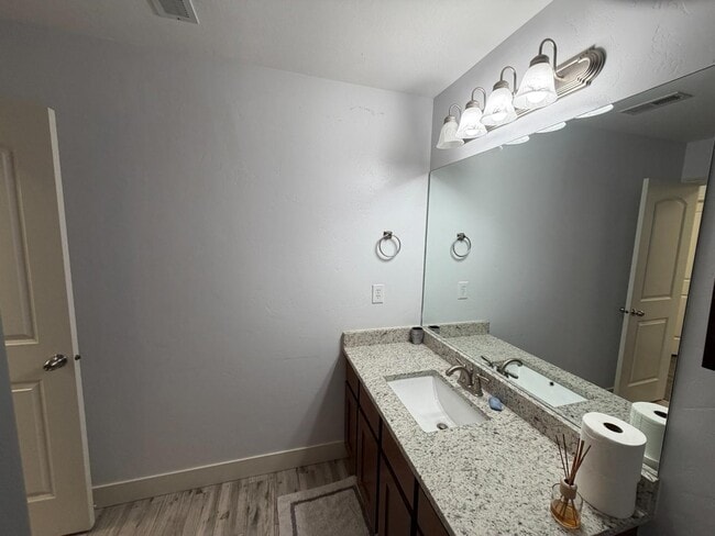 Building Photo - 6929 S Vlg Hvn Dr