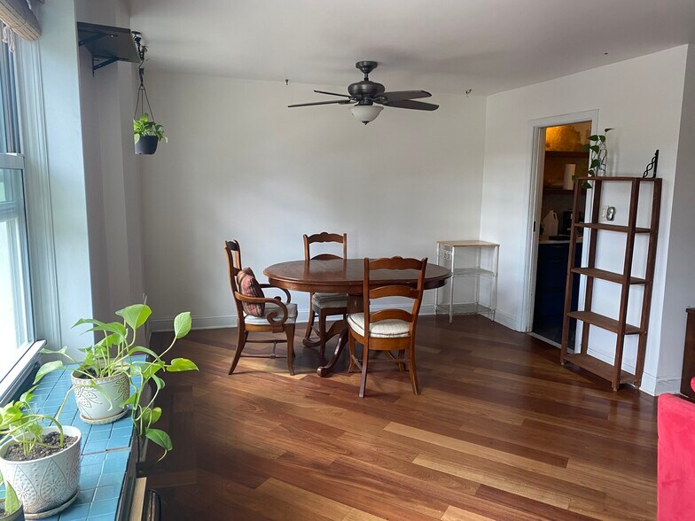 Building Photo - 3065 Sedgwick Ave