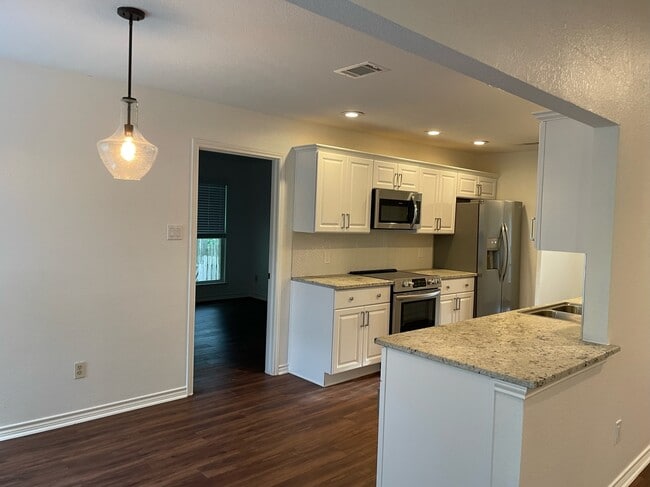 Building Photo - 12701 Taylor Dr
