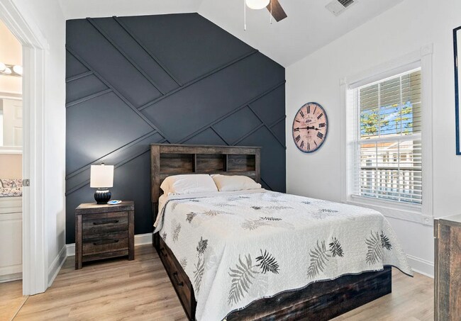 Building Photo - Stunning Top-Floor 2-Bedroom Retreat with Serene Pond Views!