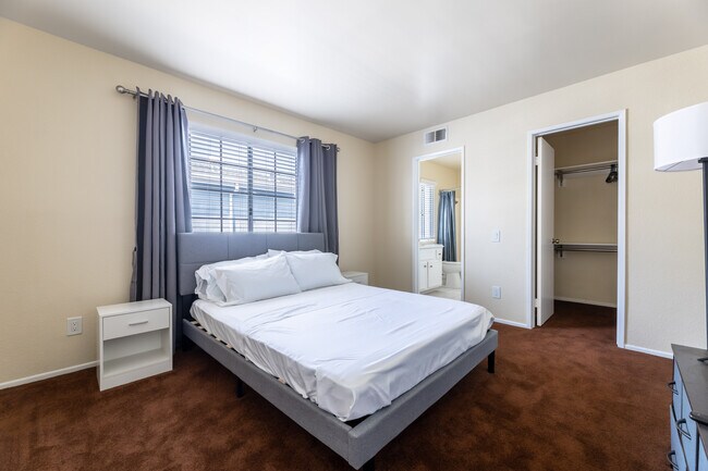 Building Photo - 21249 Figueroa St