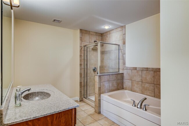 Building Photo - 4909 Laclede Ave