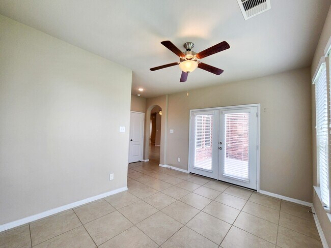 Building Photo - 911 Daffodil View Ct