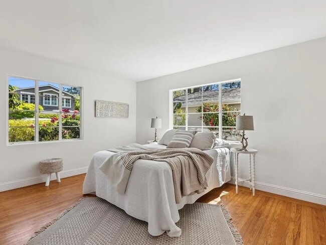 Building Photo - Great 3/2 in Incredible Downtown Location