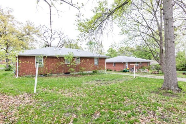 Building Photo - 1BR/1BA Duplex in Convenient Location! Har...