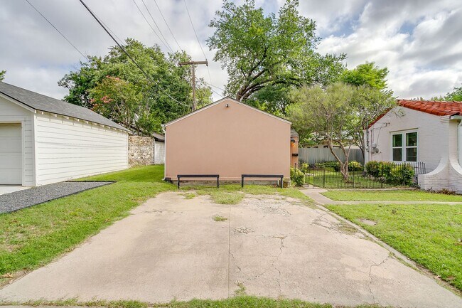 Building Photo - 3256 Greene Ave