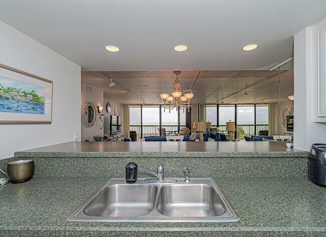 Building Photo - 4141 Ocean Dr