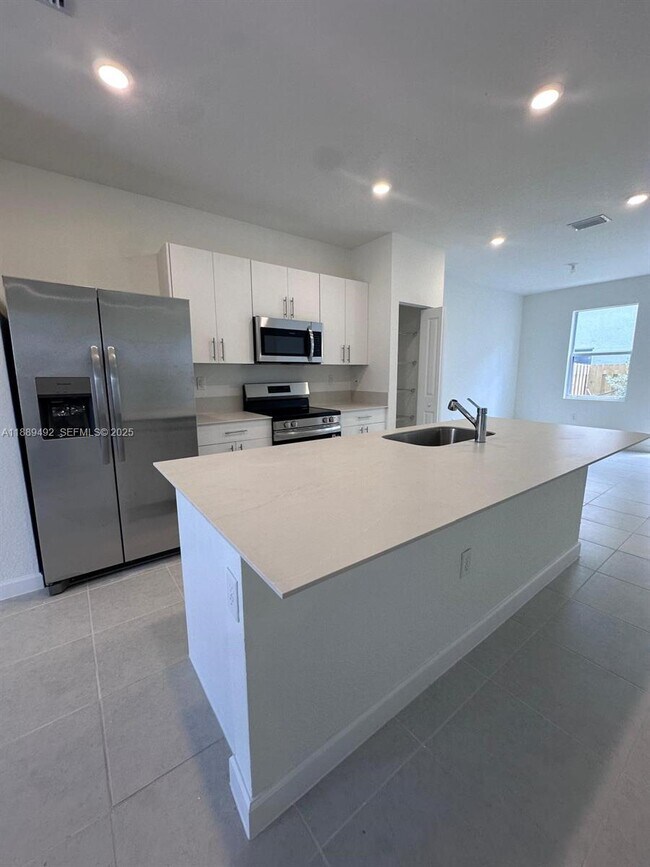 Building Photo - 1183 NW 1st Ter