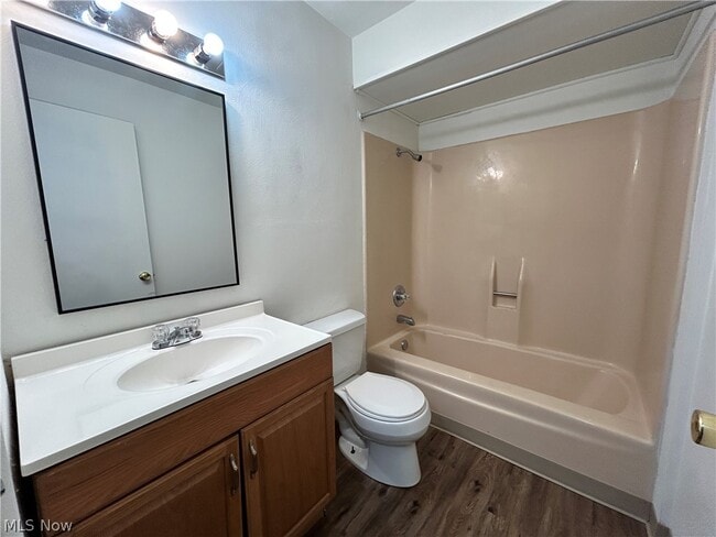 Building Photo - 94 View St