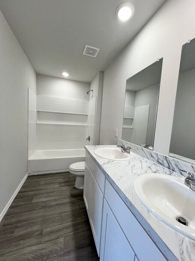 Building Photo - New Home in New Tolar Oaks Neighborhood