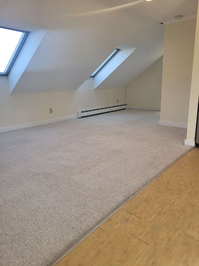 Building Photo - Bright 1BR Apartment with Bonus Space – Heat Included | Dover, NH