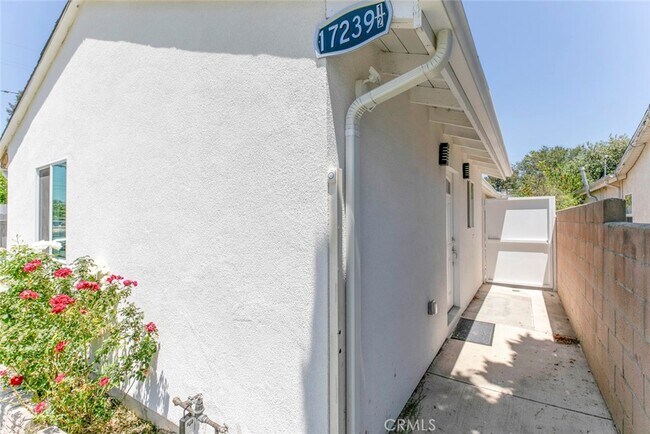 Building Photo - 17237 Kingsbury St