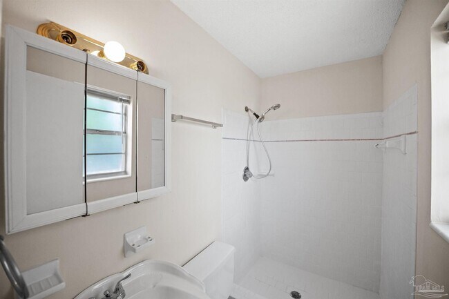 Building Photo - 5719 Ventura Ln