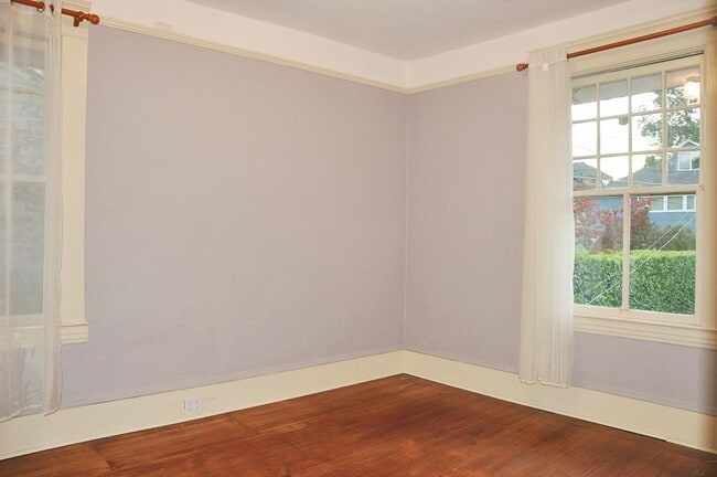 Building Photo - CLICK "REQUEST A TOUR" NOW!