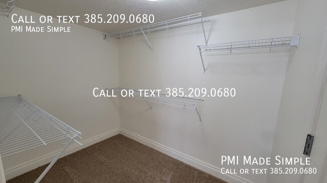 Building Photo - 3042 E Somerset Dr