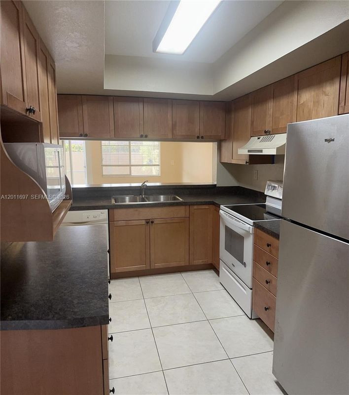 Building Photo - 7885 NW 7th Ct
