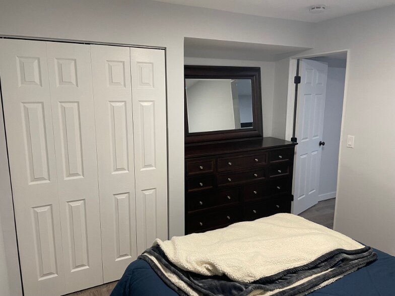 Building Photo - 30 N Terrace Ave