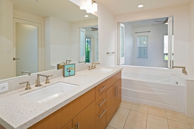 Building Photo - 2 bedroom 2 bath with 2 covered parking Kailua