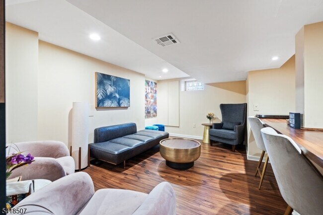 Building Photo - 29 Newell St