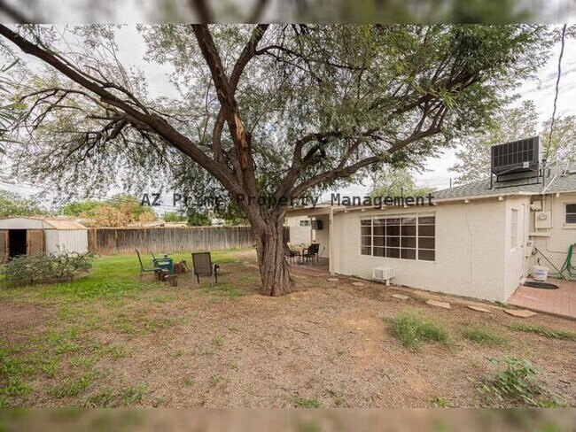 Building Photo - 9430 N 11th Pl