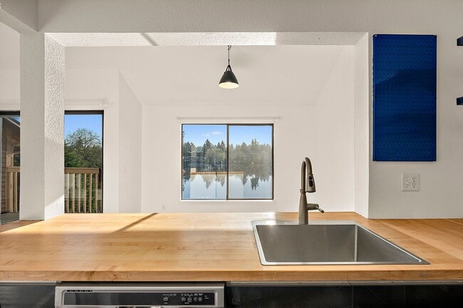 Building Photo - Top-Floor Condo with Panoramic Lake Easter Views, Vaulted Ceilings & Modern Updates!