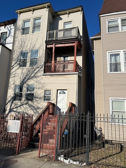 Building Photo - 1936 N Kimball Ave