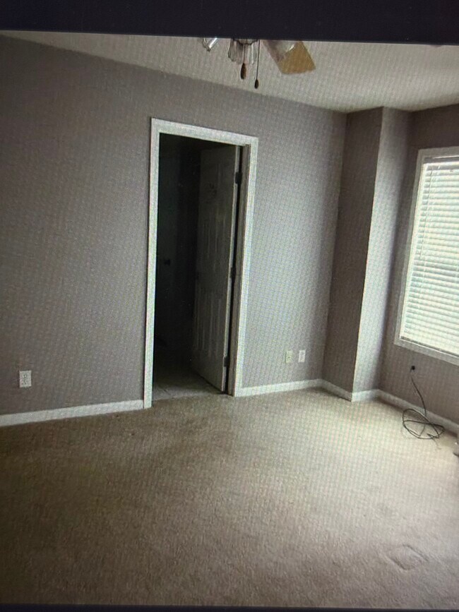 Building Photo - 11217 North Oakwood Drive