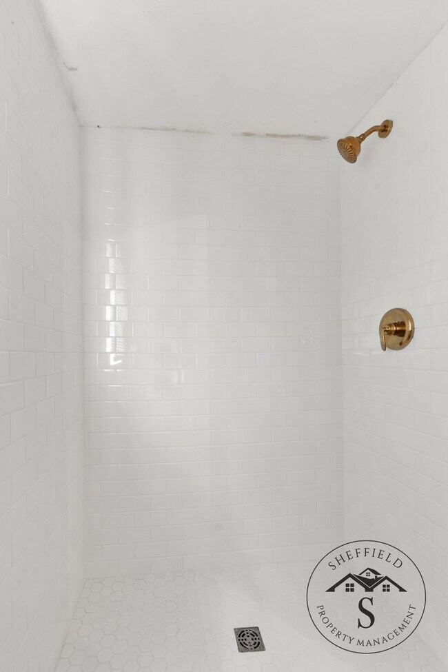 Building Photo - 5511 Canberra Ave