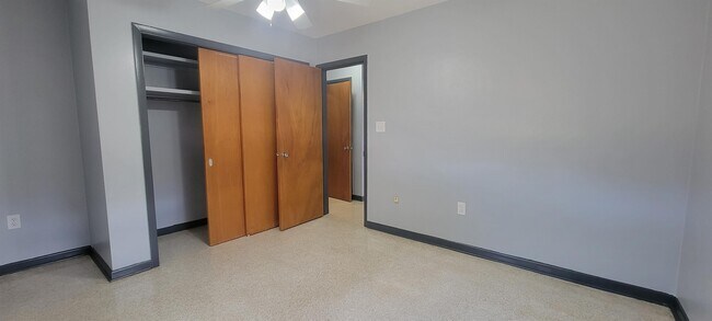 Building Photo - 842 Hillside Ave