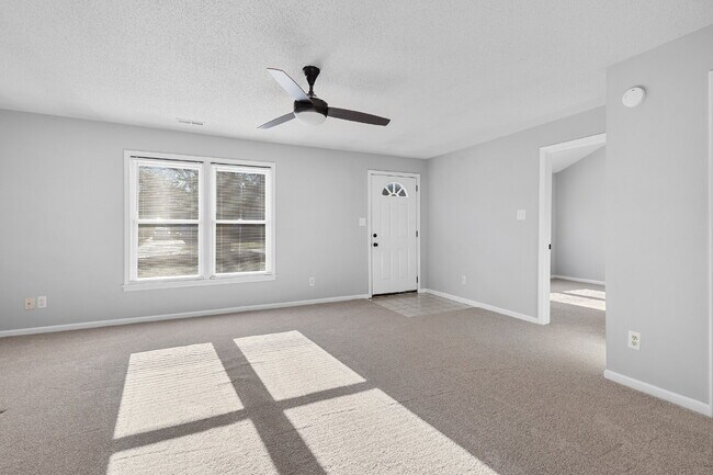 Building Photo - Charming & VERY CLEAN 1 Bed, 1 Bath Home Near Hospital & Winthrop | $1,200/month | Available Now