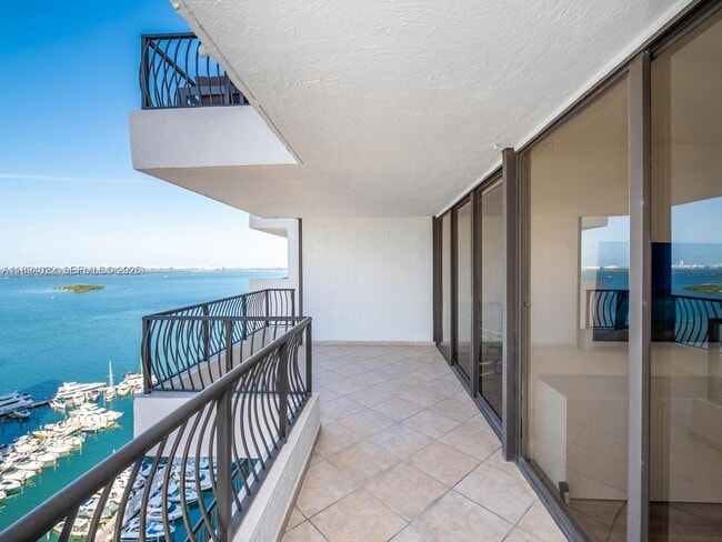 Building Photo - 555 NE 15th St