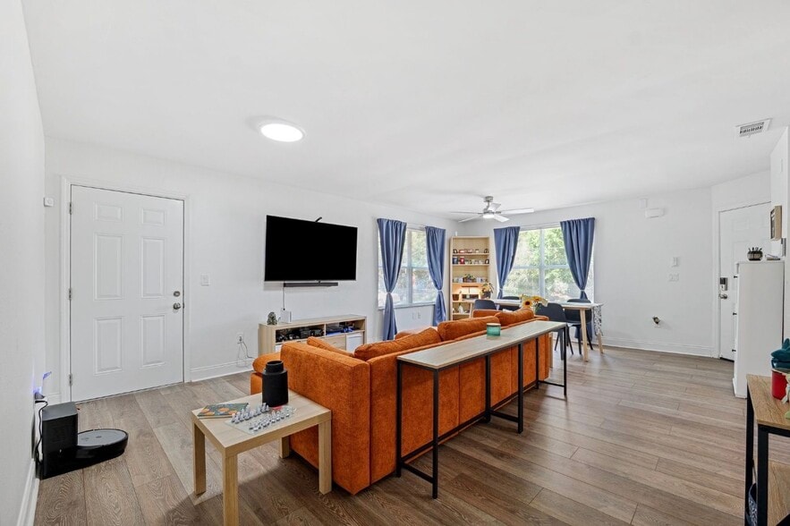 Living room/Dining room - 3801 Carroway St