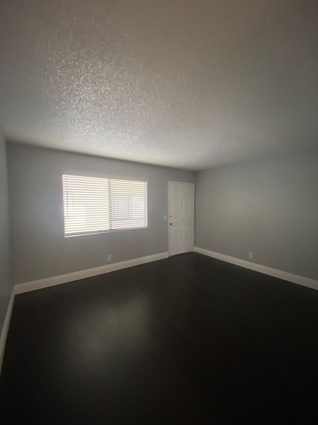 Interior Photo - 1429
