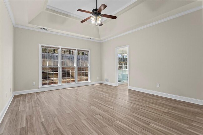 Building Photo - 3030 Northcliff Dr