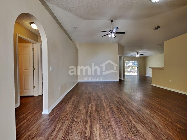 Building Photo - 1844 Saga Ct