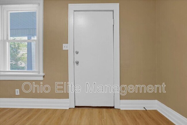 Building Photo - 2545 Sullivant Ave