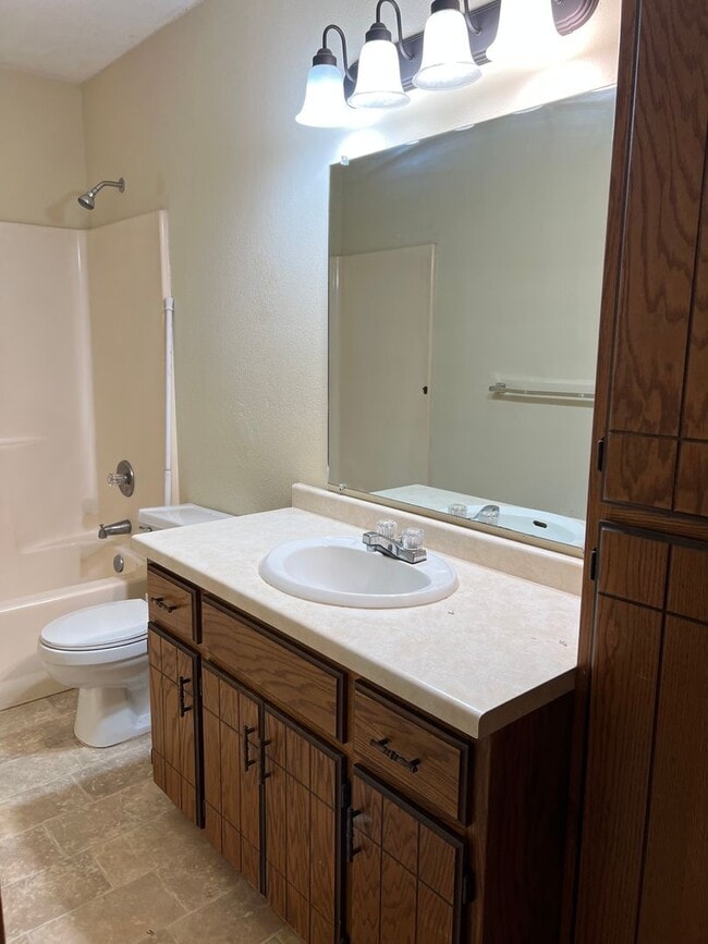 Building Photo - Tower Heights