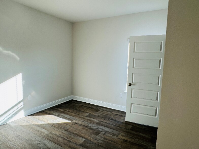 Building Photo - 13647 Logan Pl