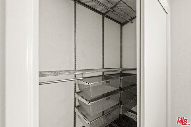 Building Photo - 4069 W Rosecrans Ave