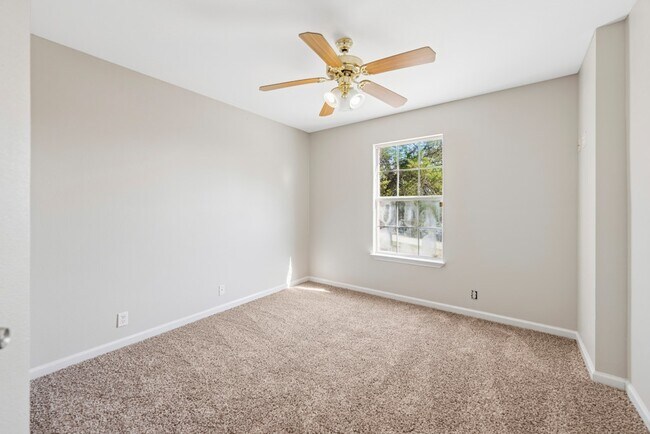 Building Photo - 221 N Scenic Loop