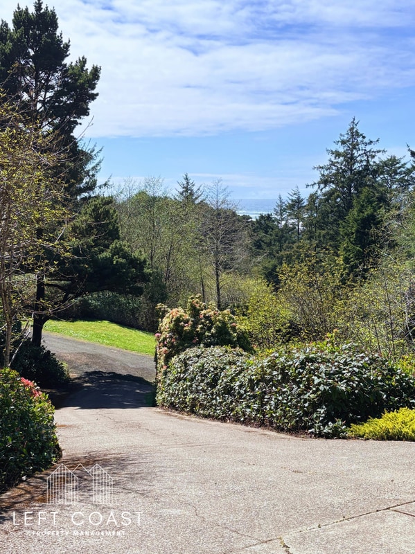 Building Photo - 7205 SW Burl Dr