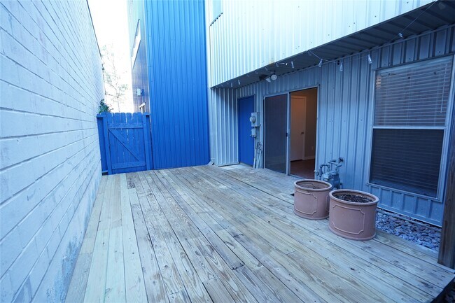 Building Photo - 2716 Chenevert St