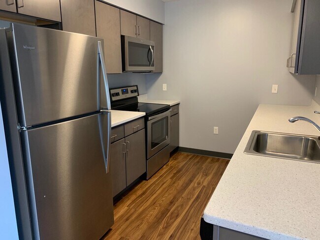 Building Photo - 15 E Ridge Dr